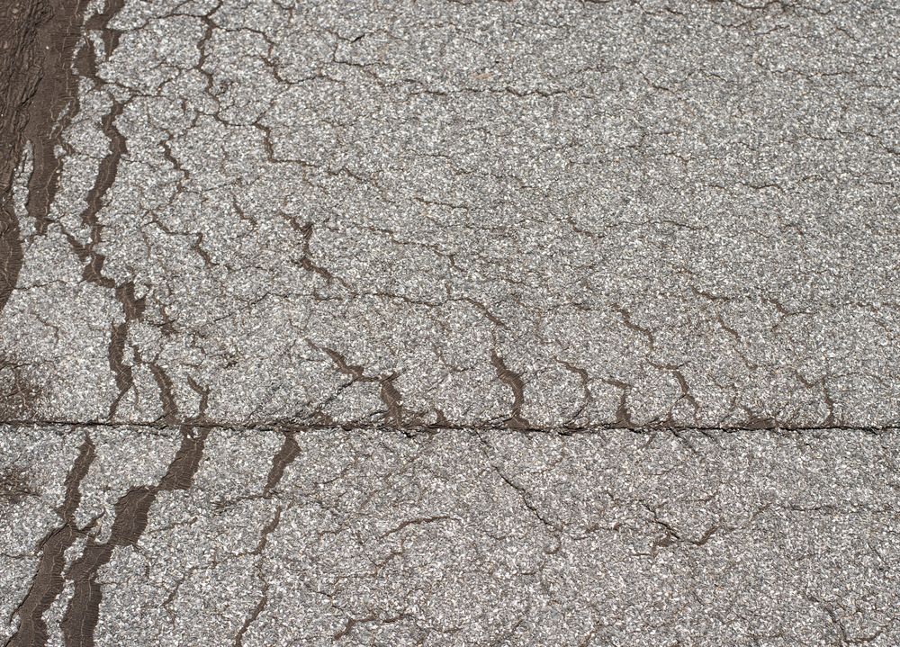 Daklekkage door scheuren in plat dak Haelen Losliggend dakleer op plat dak in Haelen